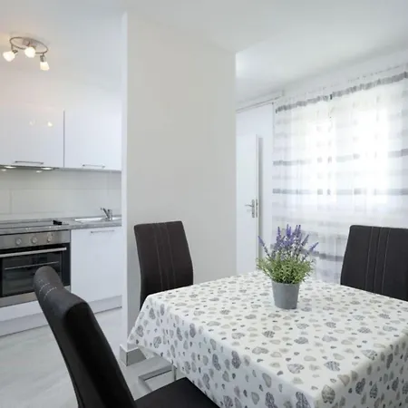 Ena * فربوسكا