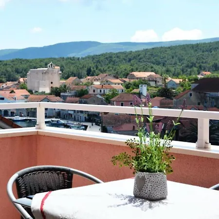 Apartment Ena Vrboska