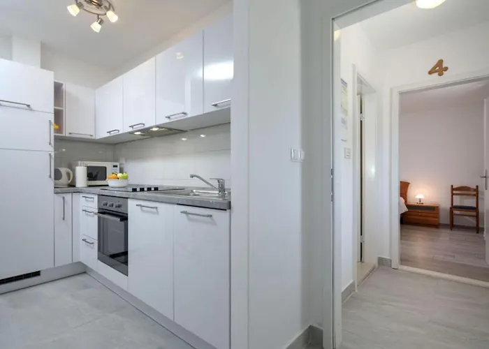 Apartment Ena Vrboska